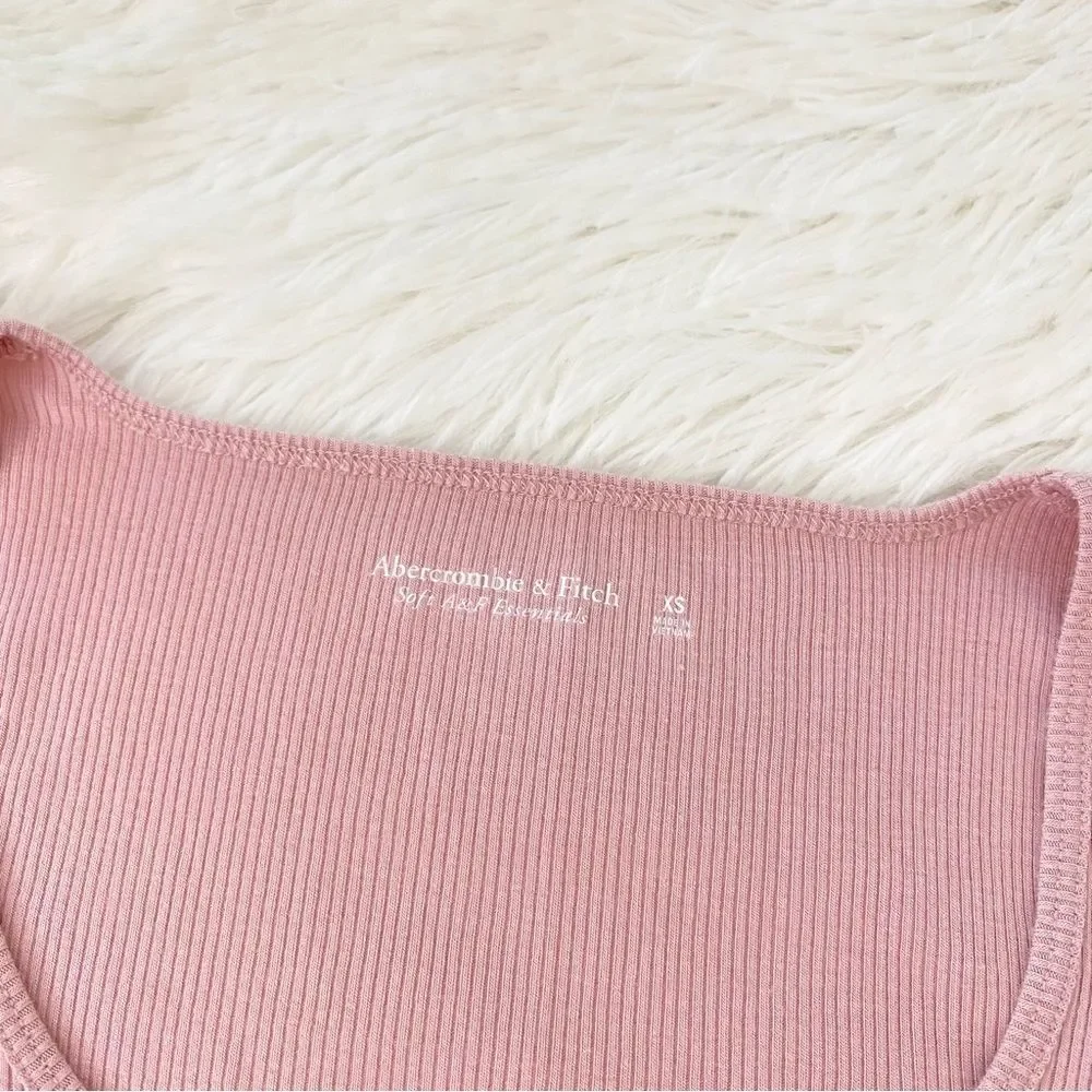 Abercrombie & Fitch Ribbed Scoop Neck Long Sleeve Tee - Picture 3 of 4